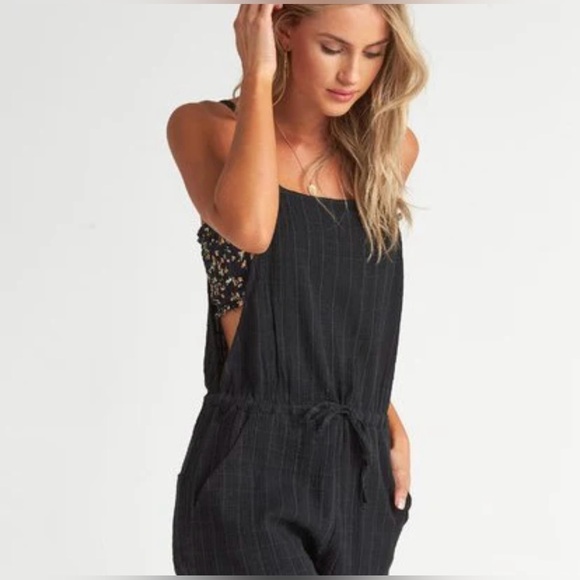 Billabong romper black checkered size Small adjustable - Picture 2 of 10